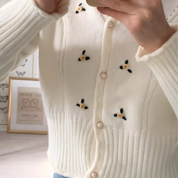 Embroidered Knit Cardigan - Picture 12 of 15